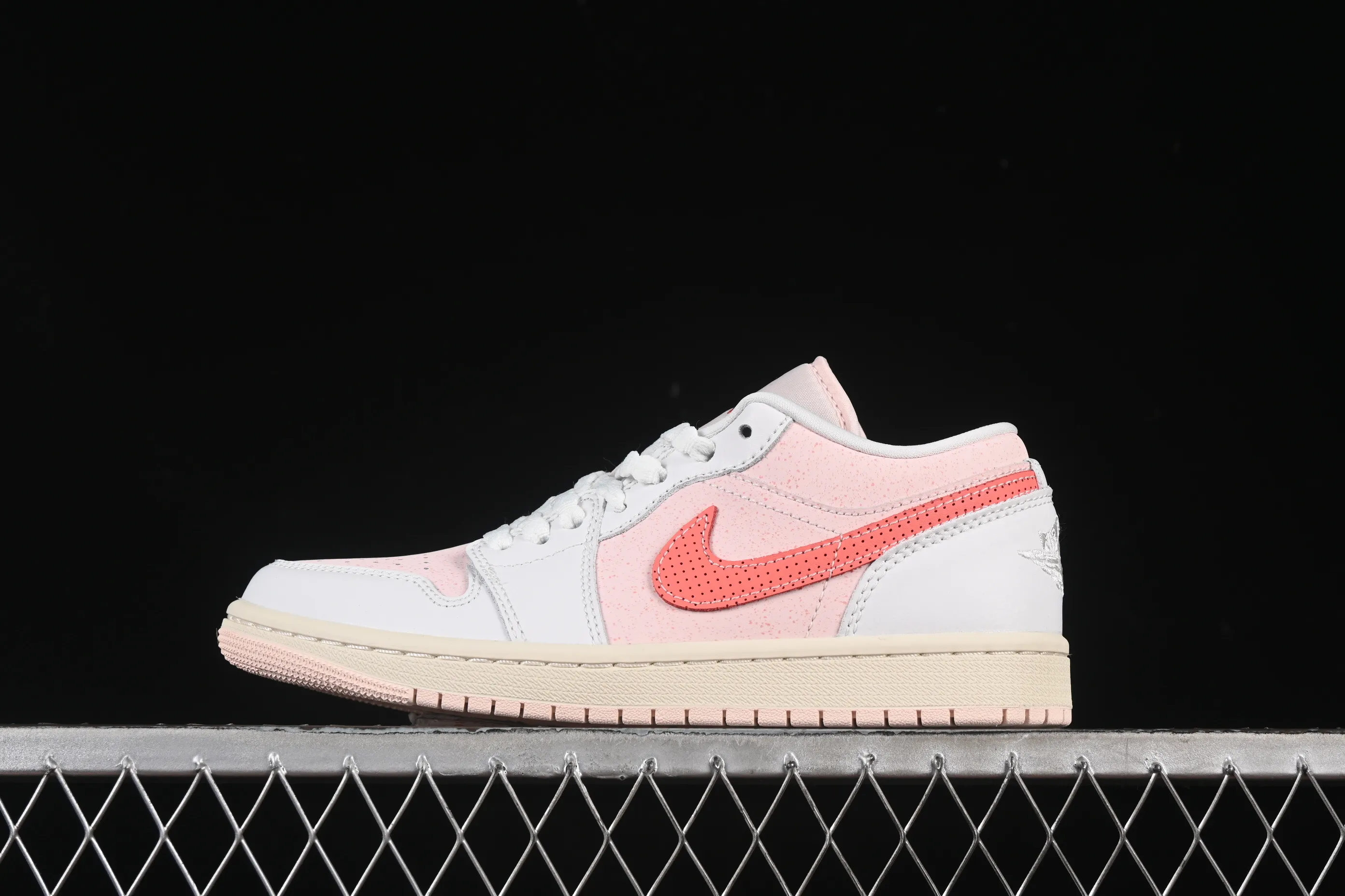 All categories Air Jordan Jordan series basketball shoes Air Jordan 1 Low G version pure original Air Jordan 1 Low AJ1 Joe 1 white pink low-top cultural leisure sports shoes IB8156-133